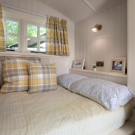 The Heron Shepherds Hut At Lyth Valley Brigsteer Esterno foto